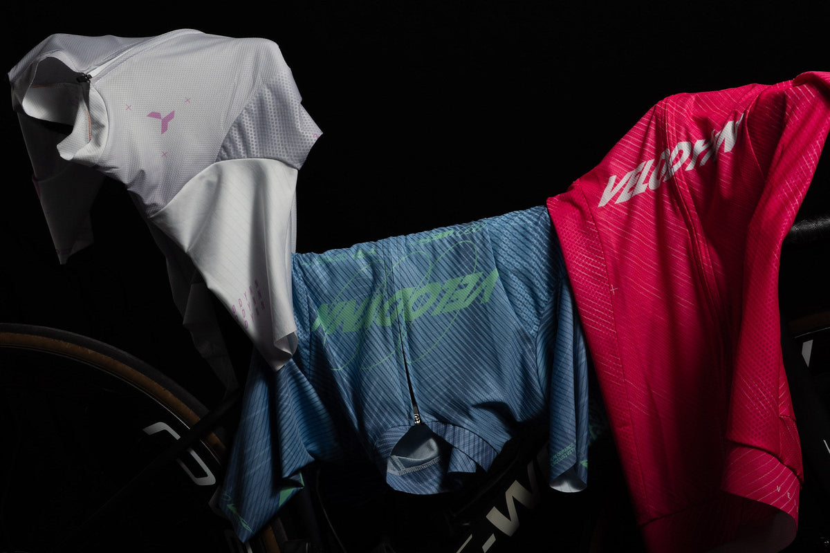 The Cuarzo, Grafito and Ráfaga jerseys hanging over a bike