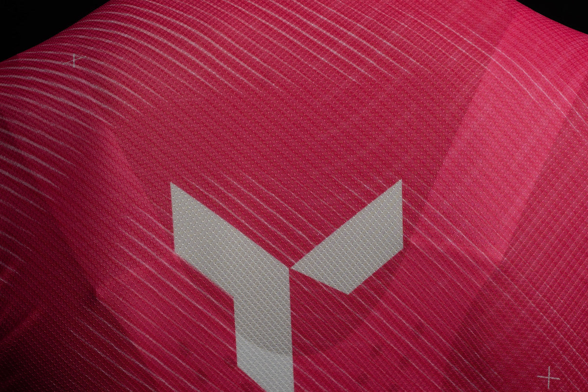 Close-up of the Y on the back of the Ráfaga jersey
